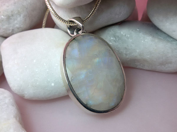 Gorgeous Sterling silver and faceted Moonstone gemstone pendant.. Foto 1