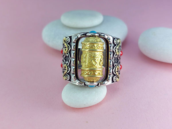 Tibetan ethnic silver ring.. Foto 2