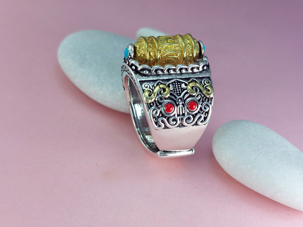 Tibetan ethnic silver ring.. Foto 4