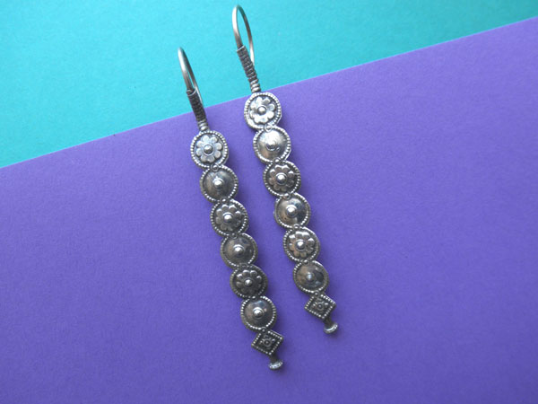 Ethnic handmade silver earrings. Foto 2