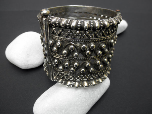 Ethnic Sterling silver bracelete from Uzbekistan.. Foto 2