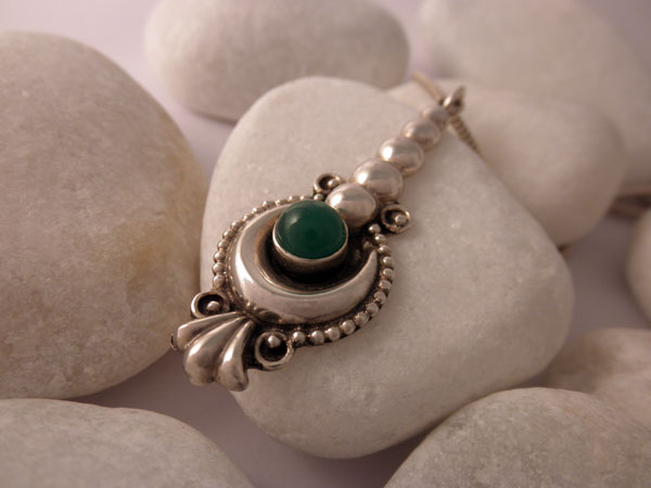 Ethnic Sterling silver and green Aventurine pendant. Foto 2