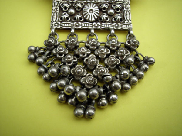 "Ta`wiz" Traditional tribal silver amulet container pendant from Karnataka, India. Foto 3