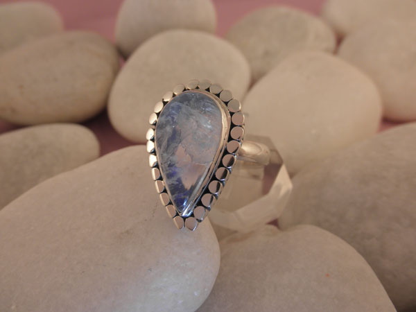 Handmade Sterling silver and Moonstone ring.. Foto 1