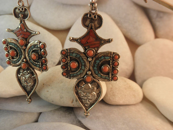 Handmade ethnic earrings from Nepal.. Foto 2