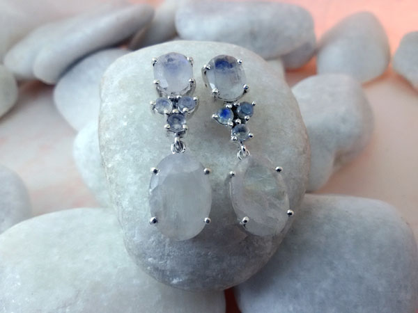 Sri Lanka Moonstone gemstones and Sterling silver earings.. Foto 1