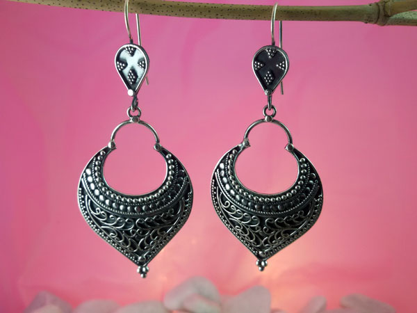 Sterling silver ethnic earrings.. Foto 1