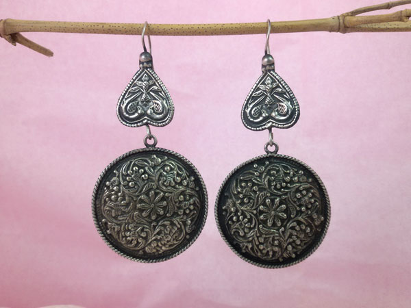 Sterling silver ethnic earrings.. Foto 1