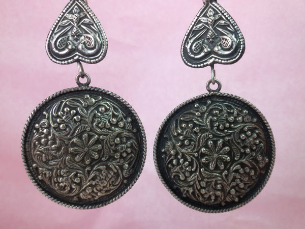 Sterling silver ethnic earrings.. Foto 2