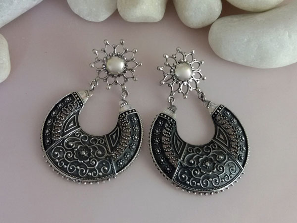 Ethnic Sterling silver earrings.. Foto 1