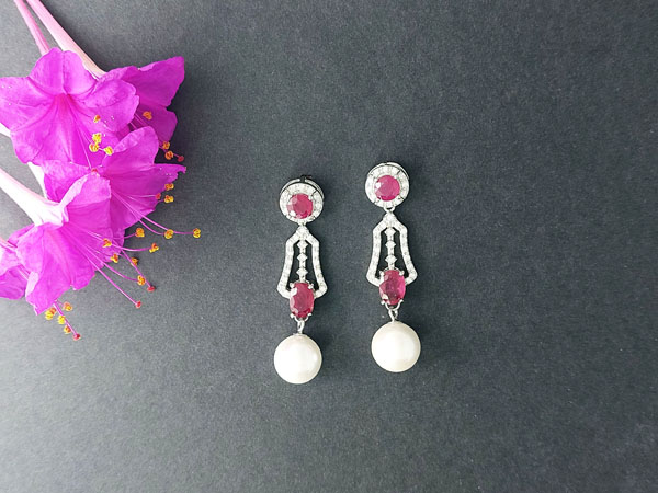 Pendientes de plata con rubis y perlas.. Ref. MSB