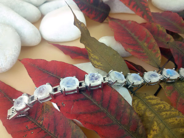 Gorgeous Sterling silver and Moonstone gemstones bracelet.. Foto 1